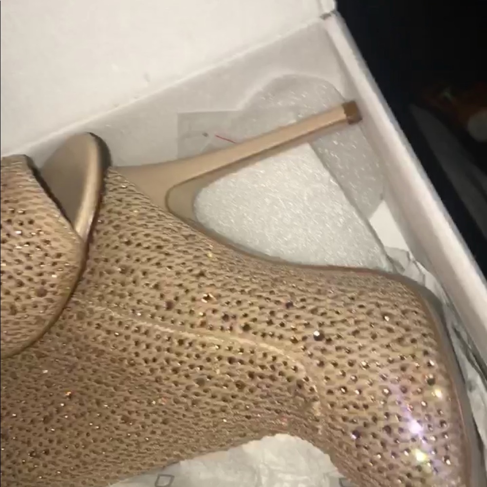 Aldo light pink diamond “sock material” heels